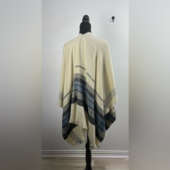 Women's Gap Shawl Poncho Sweater One Size Western Southwestern Chic Striped - Picture 5 of 10